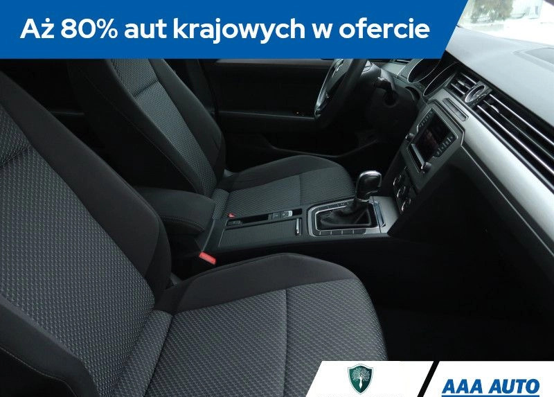 Volkswagen Passat cena 53500 przebieg: 197191, rok produkcji 2015 z Lubniewice małe 301